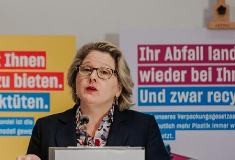 Klimaschutzoffensive: Bundesumweltministerin Schulze legt 5-Punkte-Plan für weniger Plastik und mehr Recycling vor