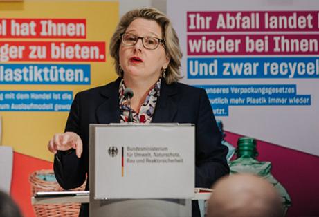 Klimaschutzoffensive: Bundesumweltministerin Schulze legt 5-Punkte-Plan für weniger Plastik und mehr Recycling vor