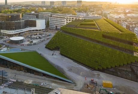 HDE-Adapt Solardächer, Gründächer, begrünte Fassaden Gamechanger für das Gebäudeklima