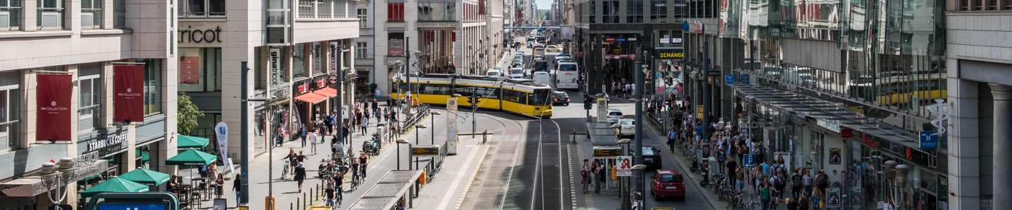 Klimaschutzoffensive des HDE Blick in die Friedrichstraße in Berlin