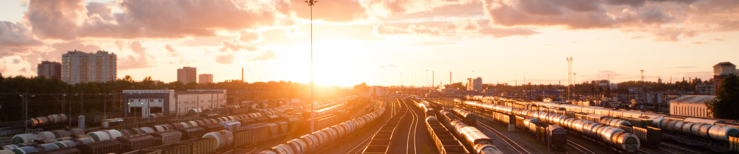 Züge im Sonnenuntergang