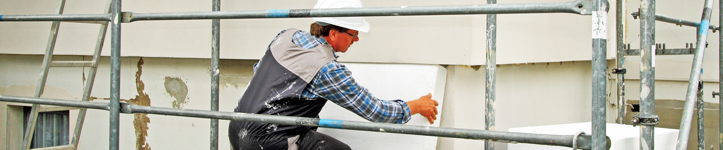 Dämmen+Fassade Dämmen+Fassade, Handwerker dämmt eine Hausfassade
