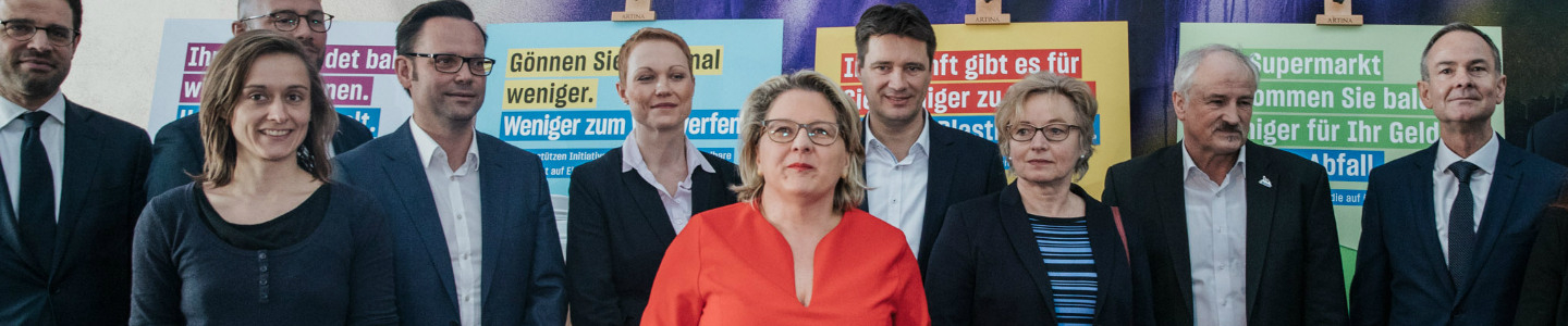 Klimaschutzoffensive: Beim Plastikgipfel startete das BMU mit Handel und Herstellern einen Dialog zur Plastikvermeidung Klimaschutzoffensive: Beim Plastikgipfel startete das BMU mit Handel und Herstellern einen Dialog zur Plastikvermeidung